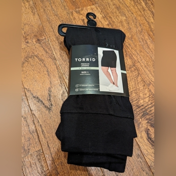 Torrid bike short with Side mesh Glitter stars size 1x - Picture 8 of 8